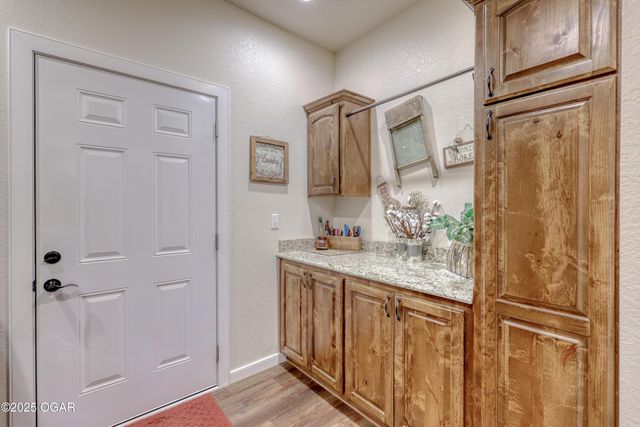 1720 E Fir Road, Carthage, MO 64836