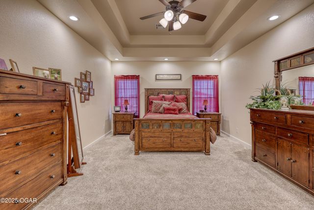 1720 E Fir Road, Carthage, MO 64836