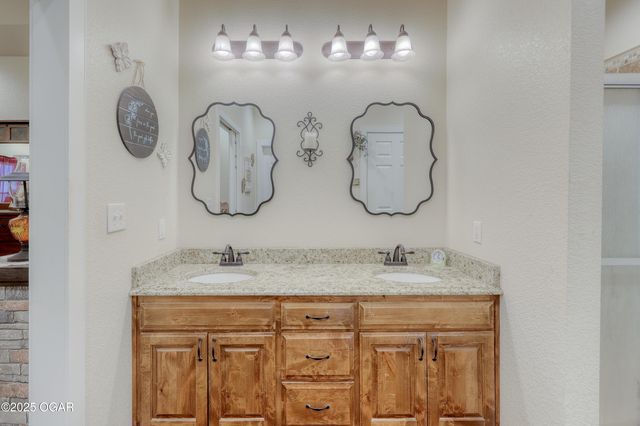 1720 E Fir Road, Carthage, MO 64836