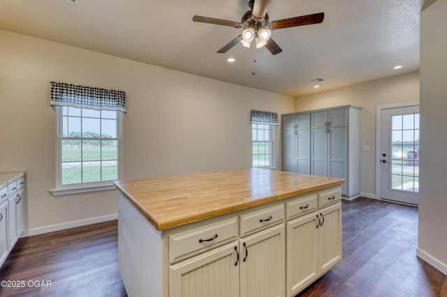 1720 E Fir Road, Carthage, MO 64836