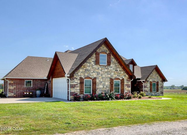 1720 E Fir Road, Carthage, MO 64836