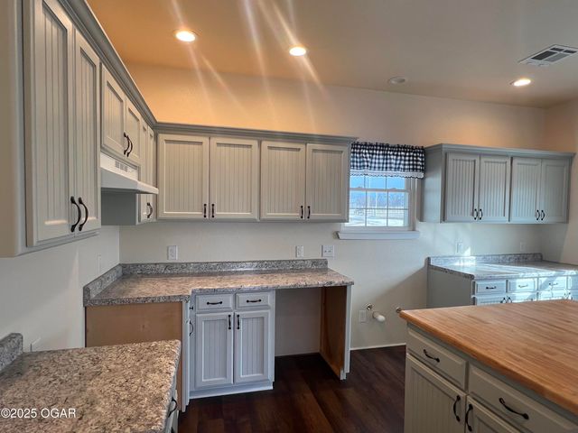 1720 E Fir Road, Carthage, MO 64836