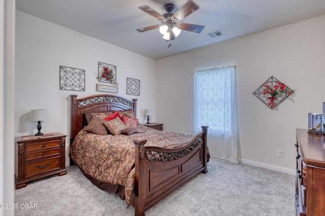 1720 E Fir Road, Carthage, MO 64836