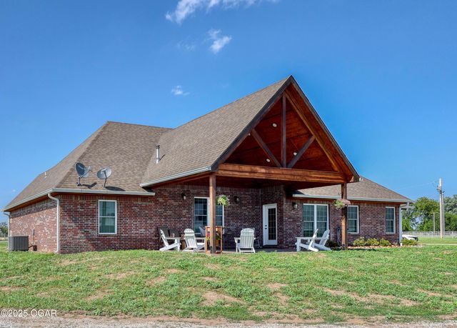 1720 E Fir Road, Carthage, MO 64836