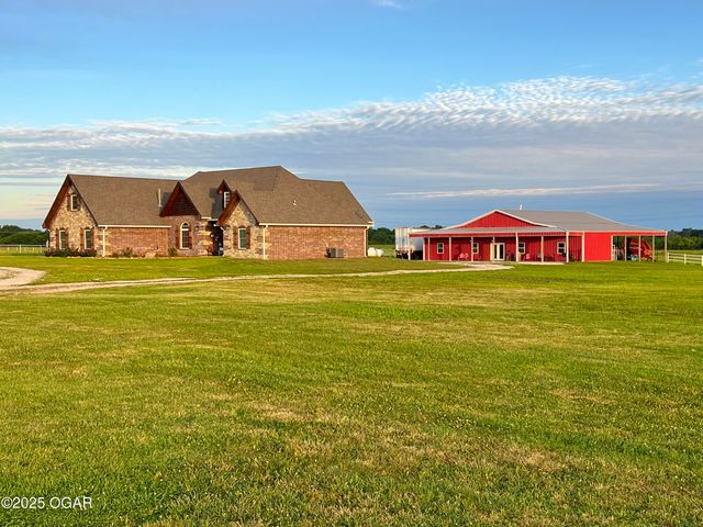 1720 E Fir Road, Carthage, MO 64836