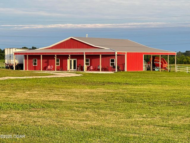 1720 E Fir Road, Carthage, MO 64836