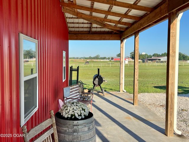 1720 E Fir Road, Carthage, MO 64836