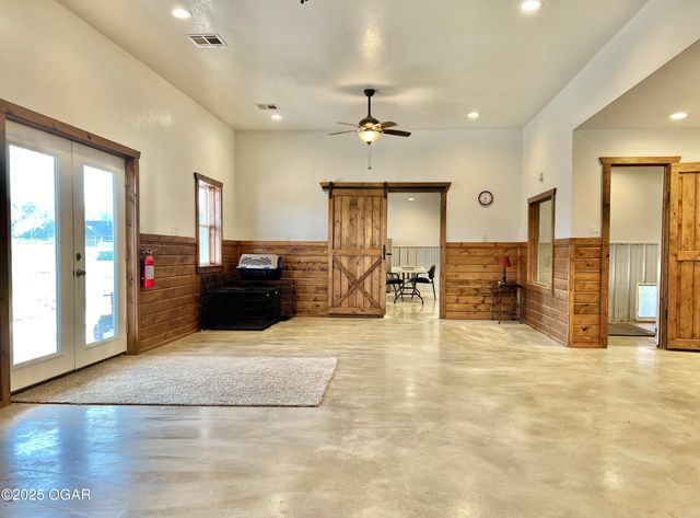 1720 E Fir Road, Carthage, MO 64836