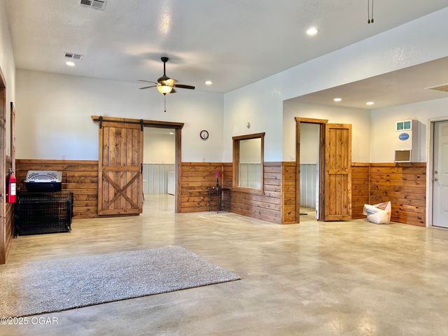 1720 E Fir Road, Carthage, MO 64836