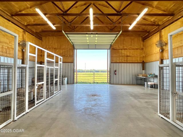 1720 E Fir Road, Carthage, MO 64836