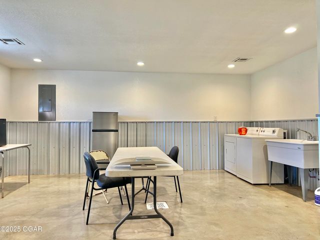 1720 E Fir Road, Carthage, MO 64836