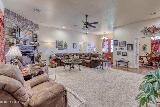 1720 E Fir Road, Carthage, MO 64836