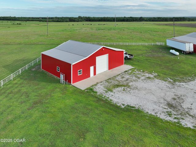 1720 E Fir Road, Carthage, MO 64836