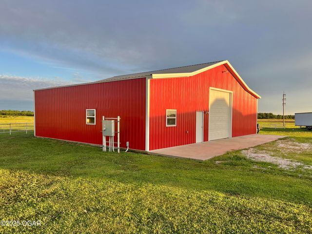 1720 E Fir Road, Carthage, MO 64836