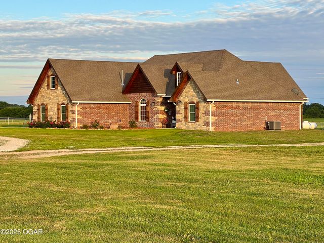 1720 E Fir Road, Carthage, MO 64836