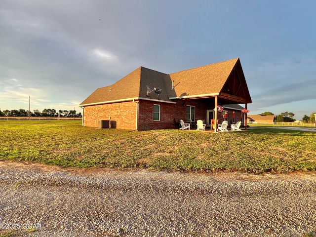 1720 E Fir Road, Carthage, MO 64836