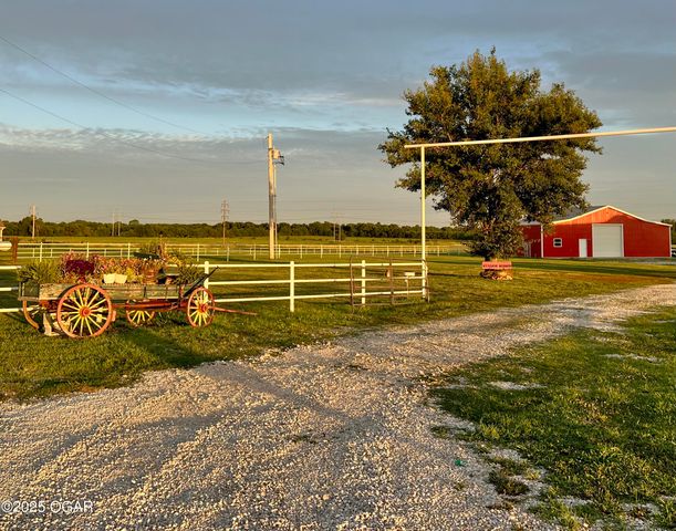 1720 E Fir Road, Carthage, MO 64836