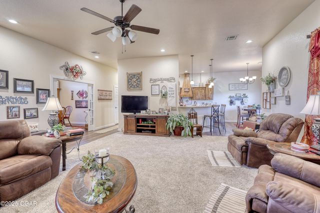 1720 E Fir Road, Carthage, MO 64836