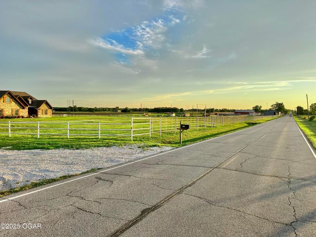 1720 E Fir Road, Carthage, MO 64836