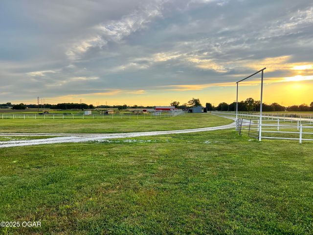 1720 E Fir Road, Carthage, MO 64836