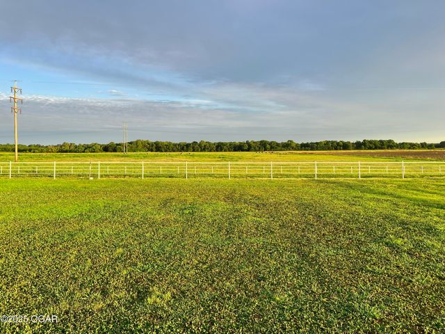 1720 E Fir Road, Carthage, MO 64836