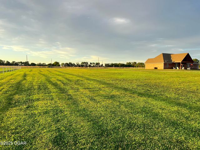 1720 E Fir Road, Carthage, MO 64836