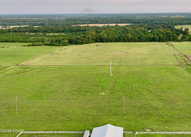 1720 E Fir Road, Carthage, MO 64836