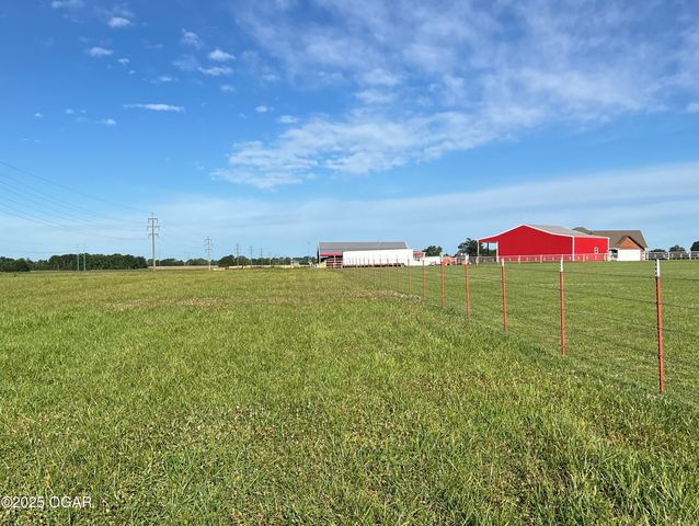 1720 E Fir Road, Carthage, MO 64836