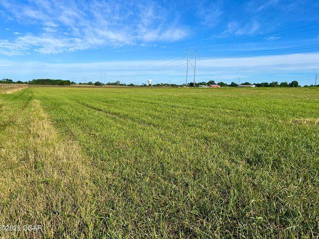 1720 E Fir Road, Carthage, MO 64836