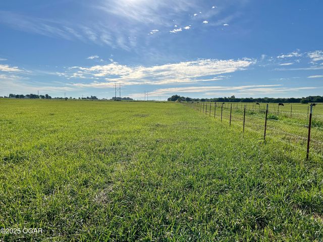 1720 E Fir Road, Carthage, MO 64836