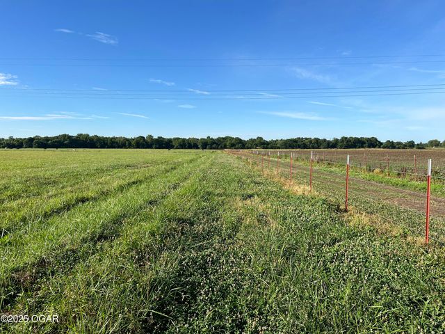 1720 E Fir Road, Carthage, MO 64836