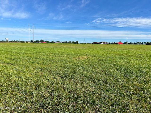 1720 E Fir Road, Carthage, MO 64836