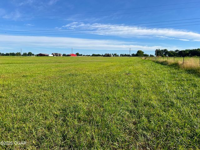 1720 E Fir Road, Carthage, MO 64836