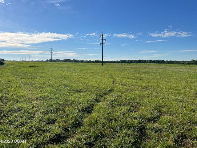 1720 E Fir Road, Carthage, MO 64836