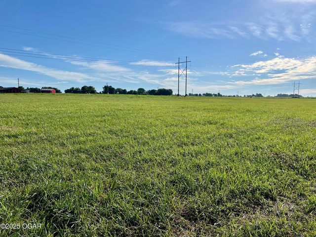 1720 E Fir Road, Carthage, MO 64836