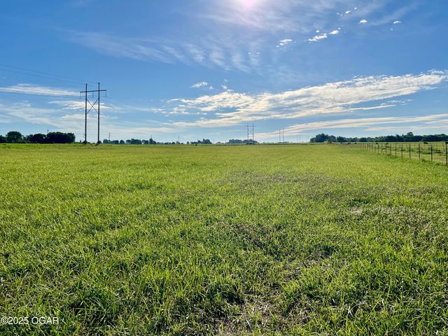 1720 E Fir Road, Carthage, MO 64836