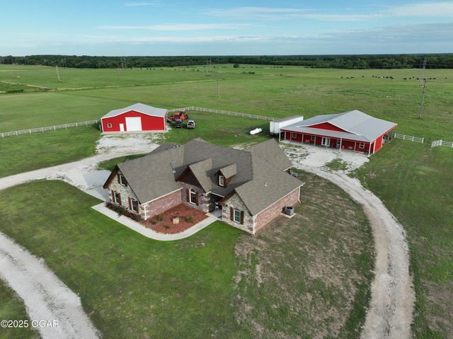 1720 E Fir Road, Carthage, MO 64836