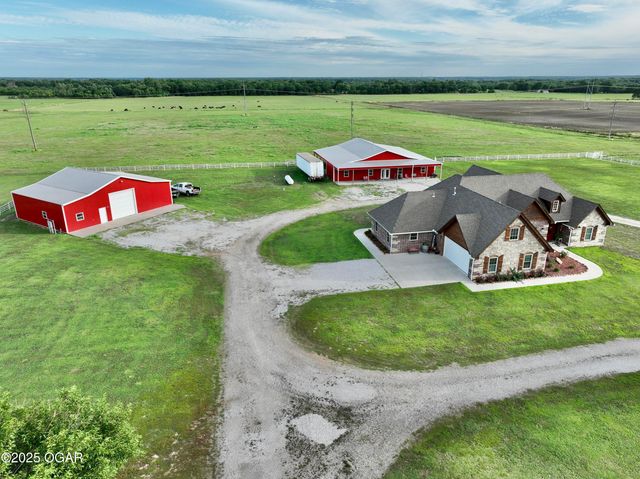 1720 E Fir Road, Carthage, MO 64836