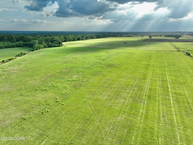 1720 E Fir Road, Carthage, MO 64836