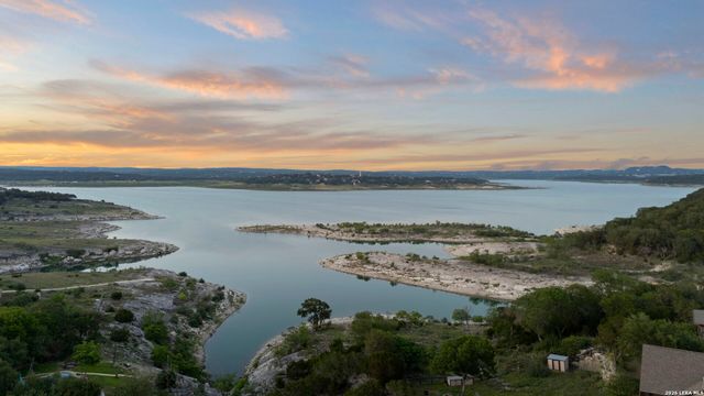 986 PARADISE DR, Canyon Lake, TX 78133