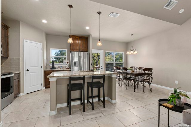 986 PARADISE DR, Canyon Lake, TX 78133