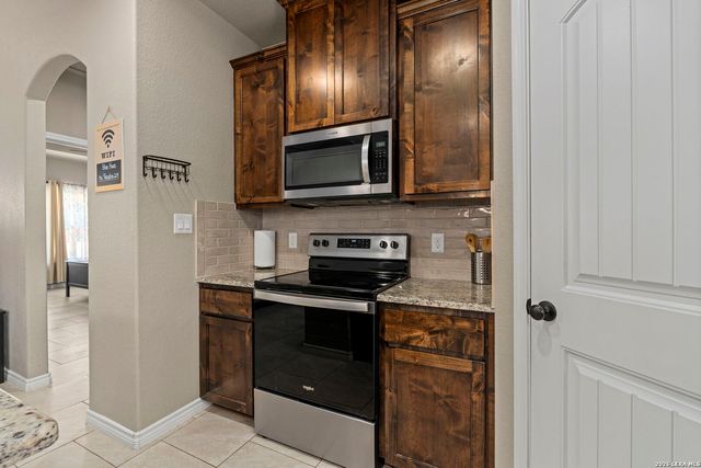 986 PARADISE DR, Canyon Lake, TX 78133