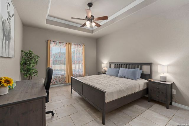 986 PARADISE DR, Canyon Lake, TX 78133