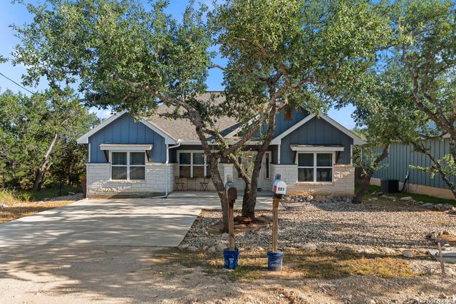 986 PARADISE DR, Canyon Lake, TX 78133
