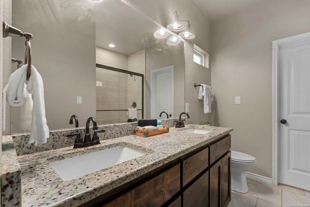 986 PARADISE DR, Canyon Lake, TX 78133