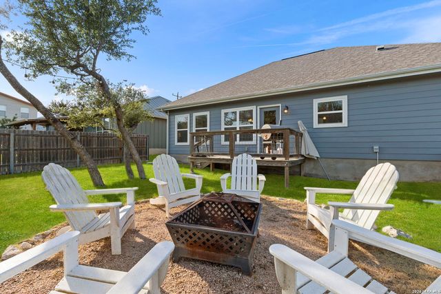 986 PARADISE DR, Canyon Lake, TX 78133