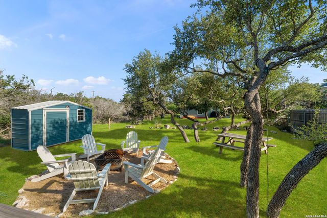 986 PARADISE DR, Canyon Lake, TX 78133