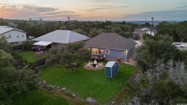 986 PARADISE DR, Canyon Lake, TX 78133