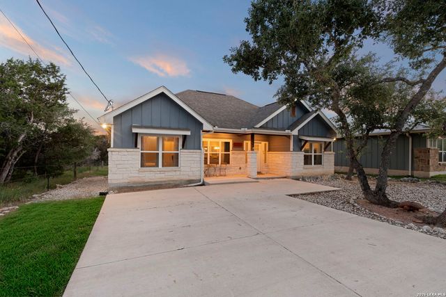986 PARADISE DR, Canyon Lake, TX 78133