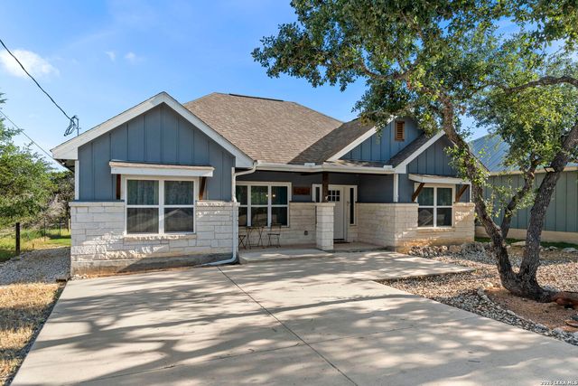 986 PARADISE DR, Canyon Lake, TX 78133
